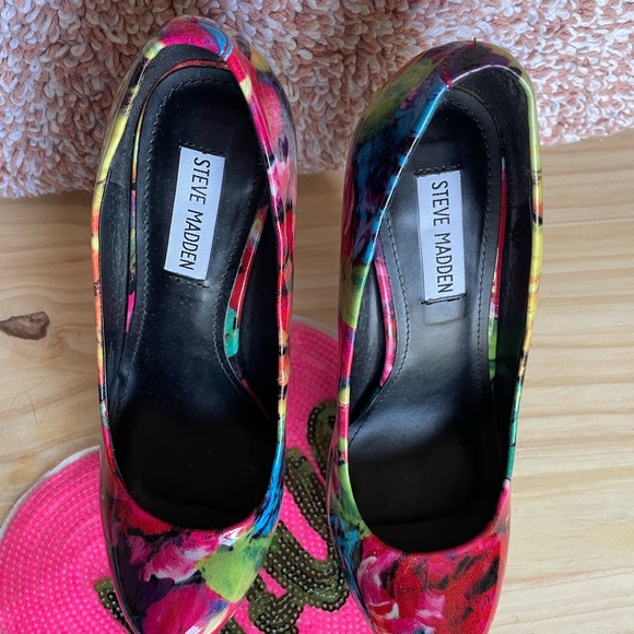 STEVE MADDEN NALA FLORAL PLATFORM PUMP Sz 8 - Picture 7 of 11